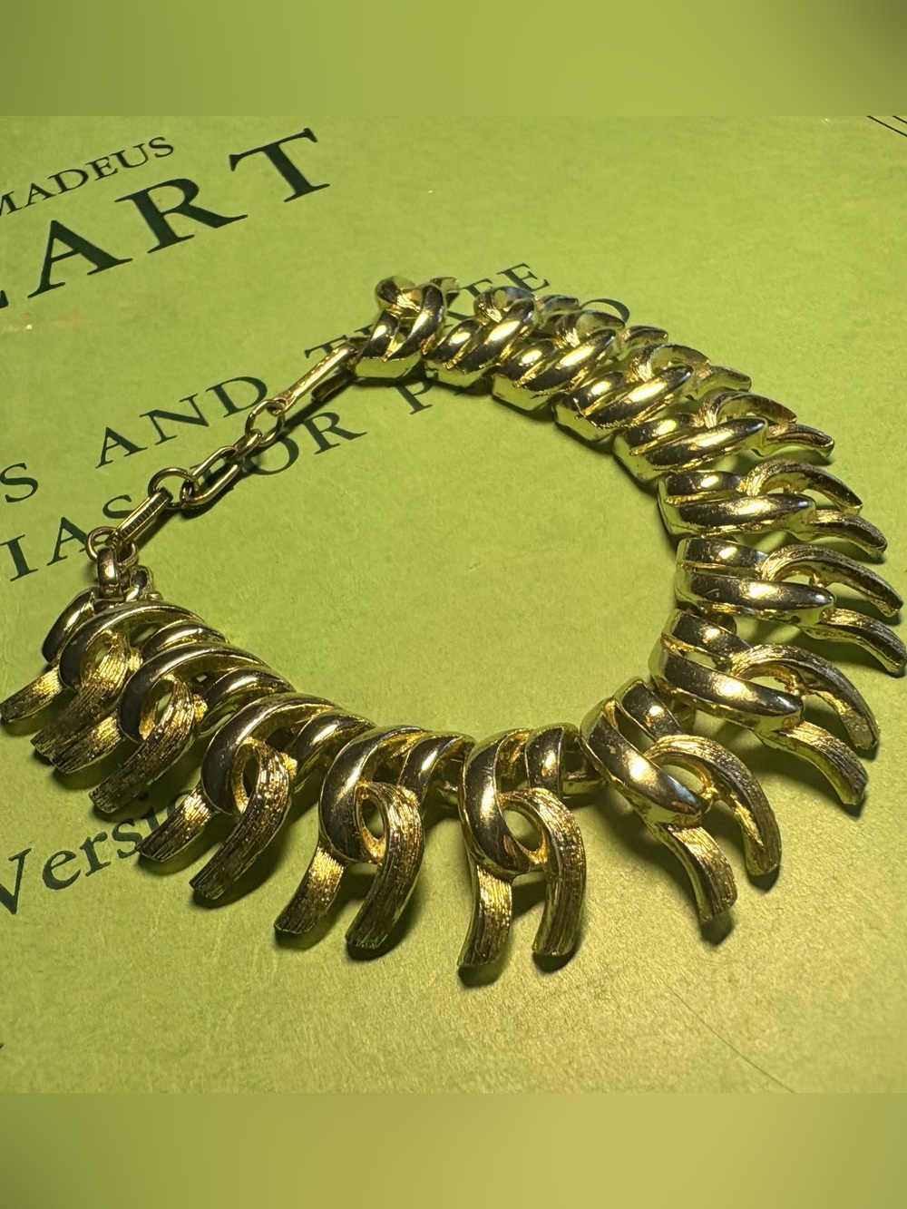 Stunning Coro Two Tone Chunky Loop Knit Feather Bracelet Textured 7 1/2” Adj.